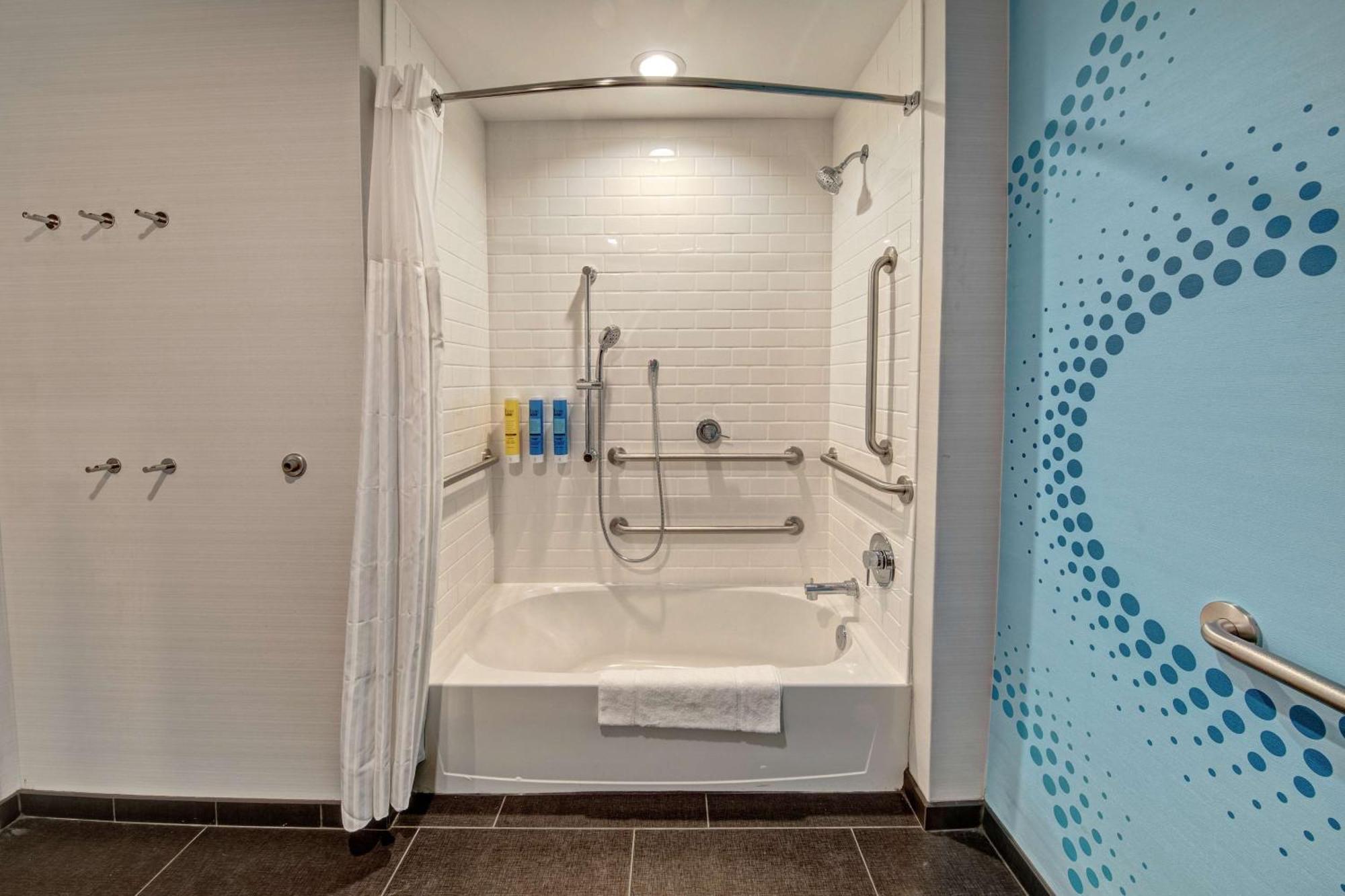 Tru By Hilton Roanoke Hollins Hotel Bagian luar foto