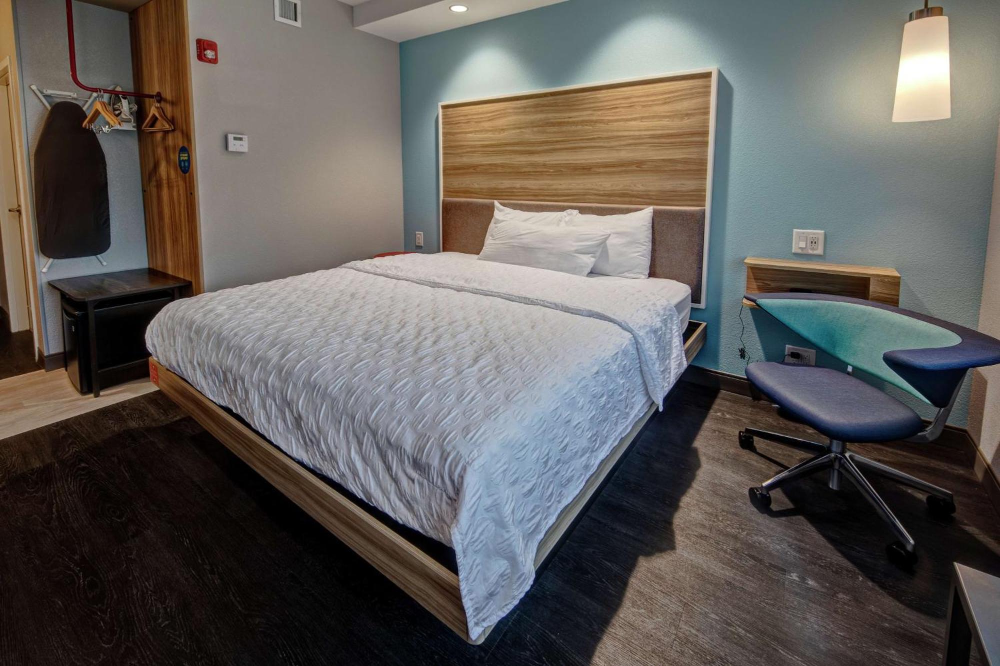 Tru By Hilton Roanoke Hollins Hotel Bagian luar foto